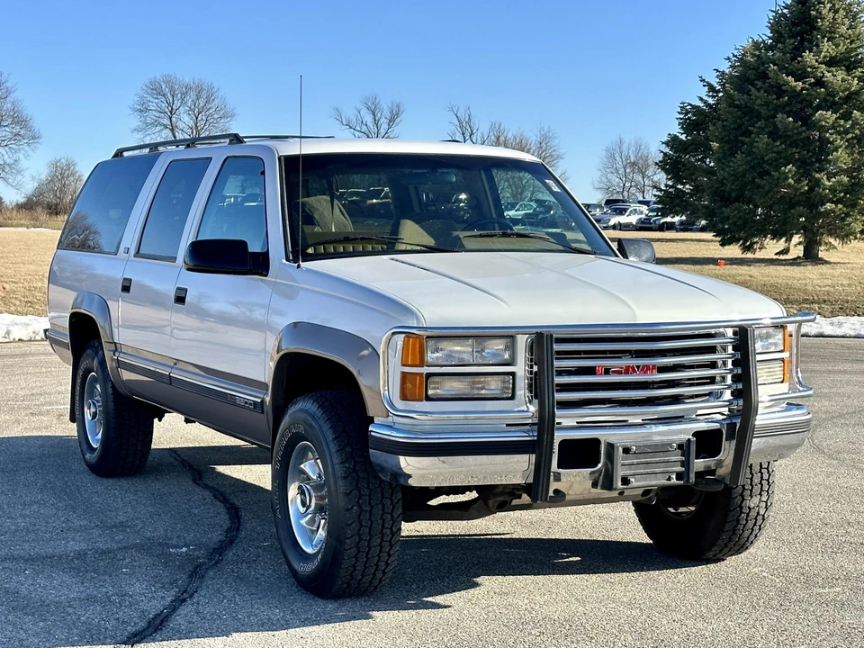 1994 GMC Suburban 8th Gen - Image 23 of 31