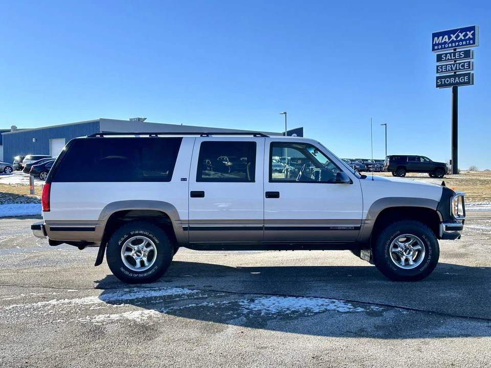 1994 GMC Suburban 8th Gen - Image 24 of 31