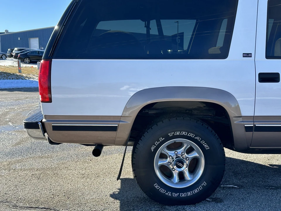 1994 GMC Suburban 8th Gen - Image 30 of 31