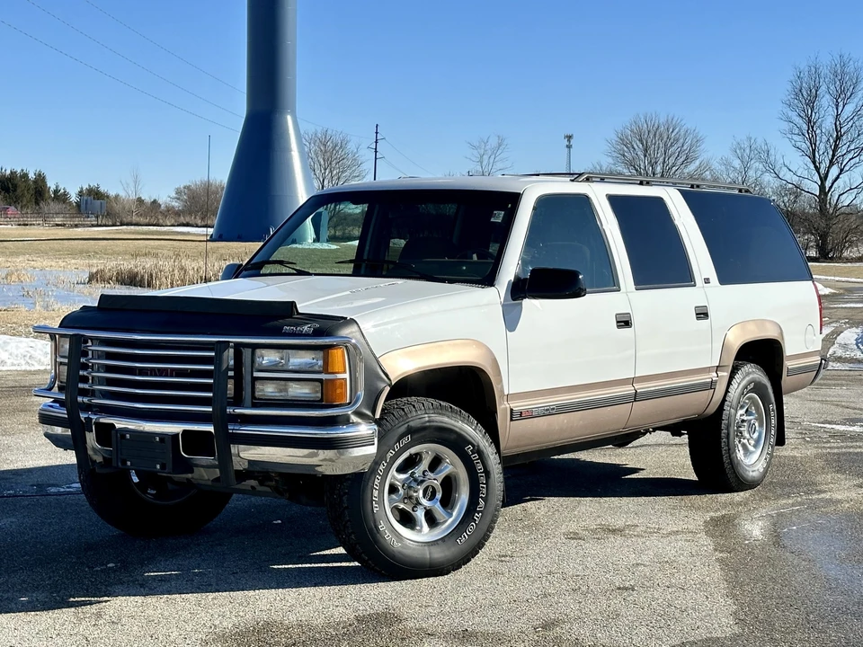 1994 GMC Suburban 8th Gen - Image 9 of 31