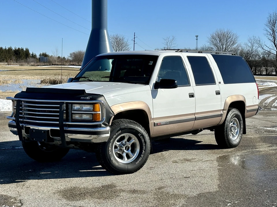 1994 GMC Suburban 8th Gen - Image 3 of 31