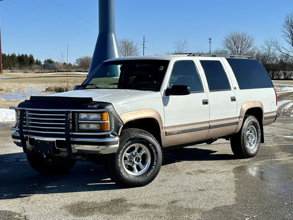 1994 GMC Suburban 8th Gen - Image 4 of 31