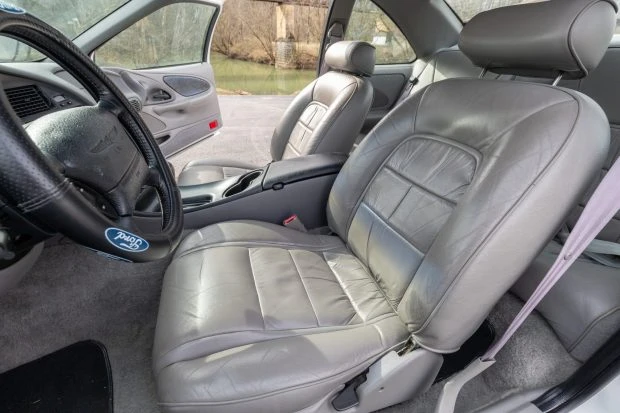 1997 Ford Thunderbird 10th Gen - Image 4 of 8
