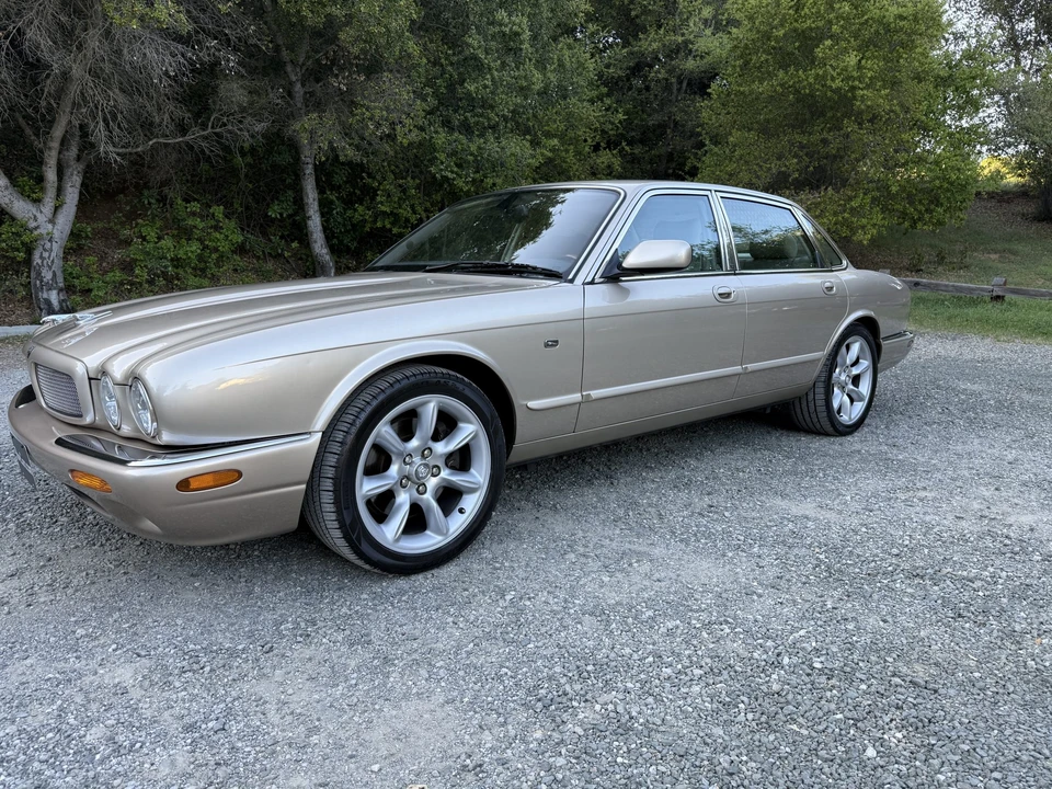 2000 Jaguar X308 XJR - Image 2 of 31