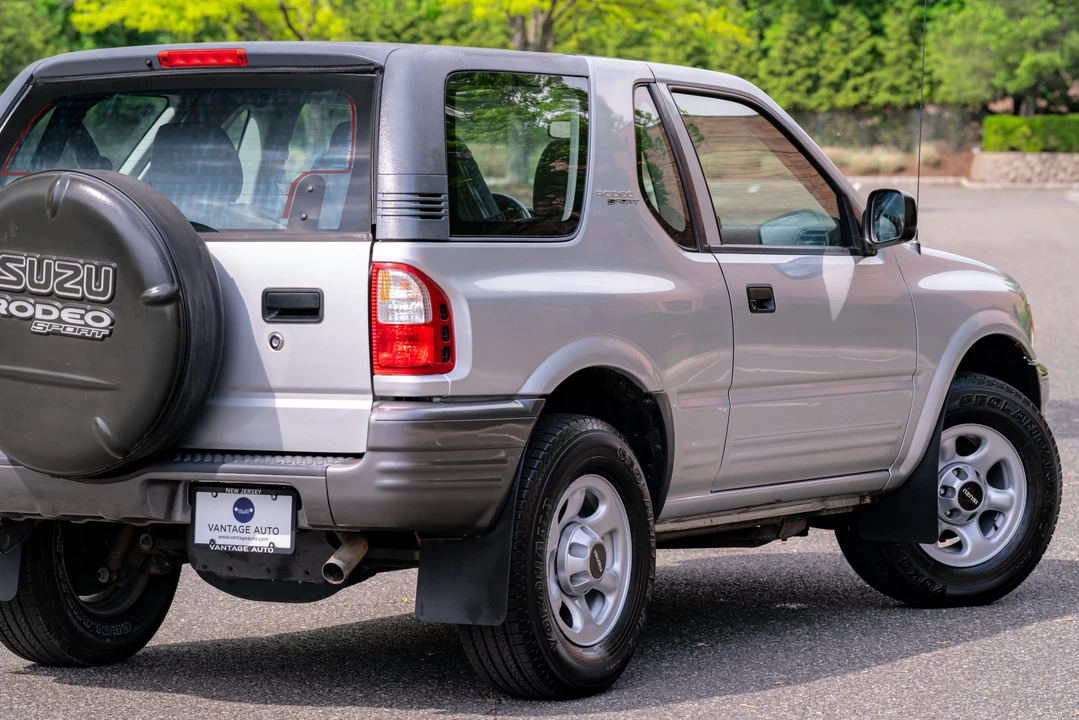 2001 Isuzu Rodeo - Image 25 of 31