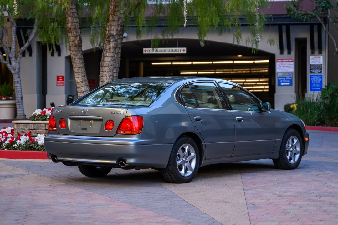 2001 Lexus GS 2nd Gen - Image 9 of 31