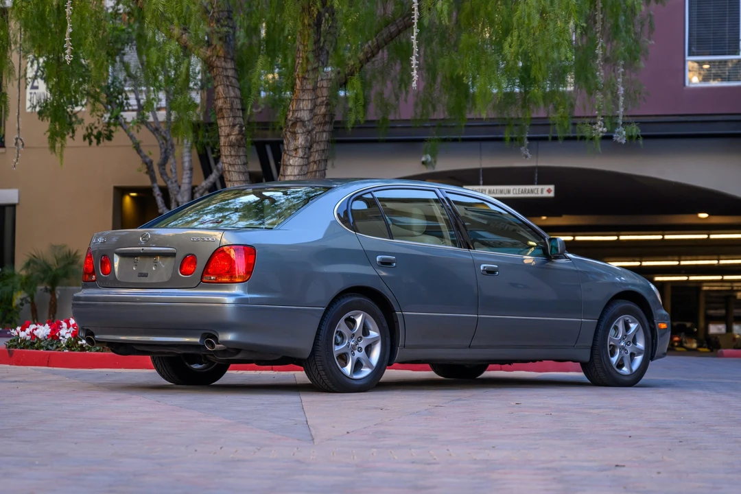 2001 Lexus GS 2nd Gen - Image 10 of 31