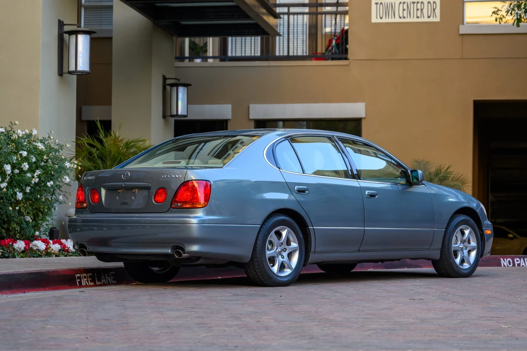 2001 Lexus GS 2nd Gen - Image 11 of 31