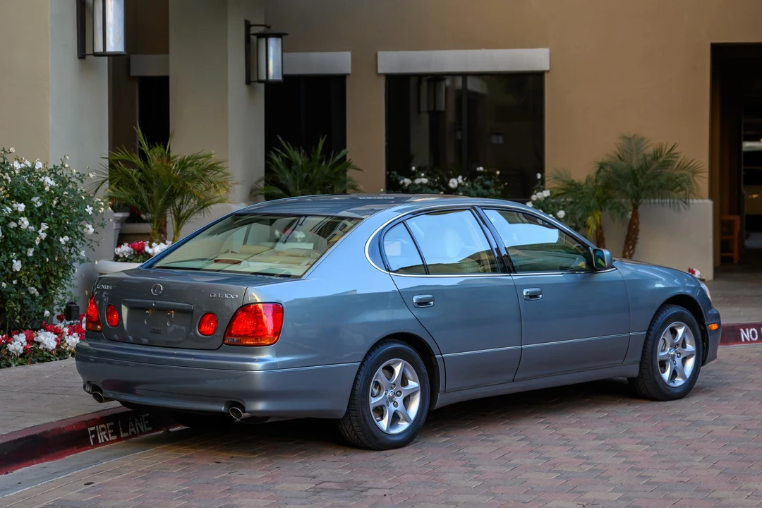 2001 Lexus GS 2nd Gen - Image 12 of 31