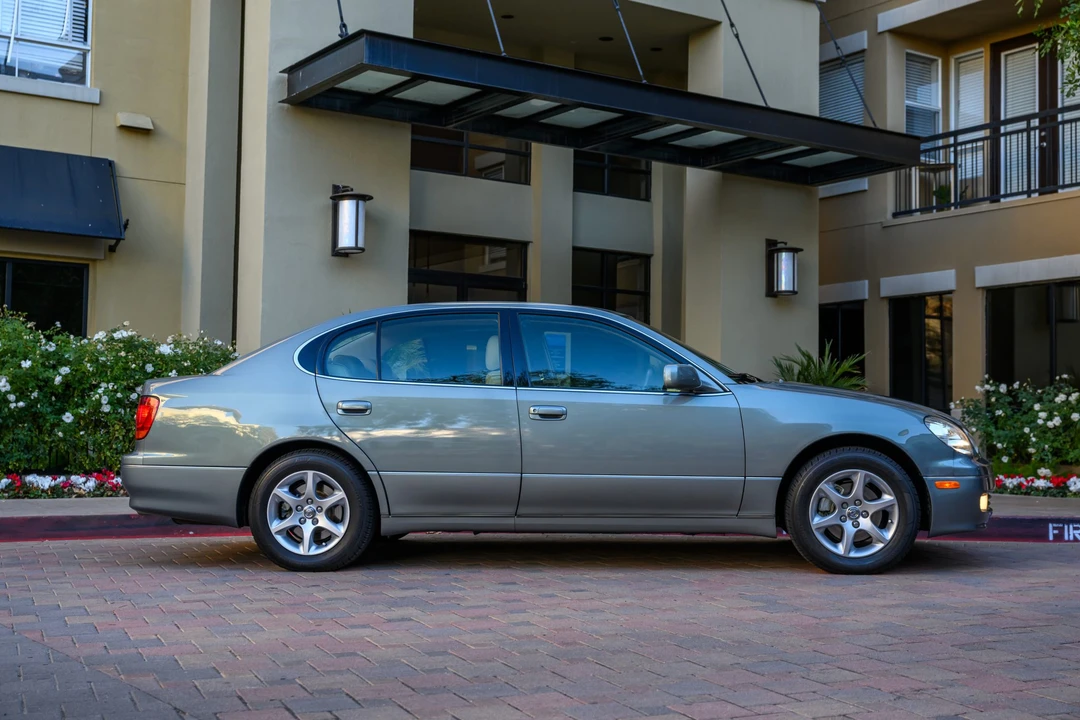 2001 Lexus GS 2nd Gen - Image 13 of 31