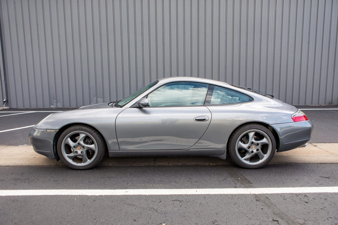 2001 Porsche 996 Carrera - Image 8 of 31