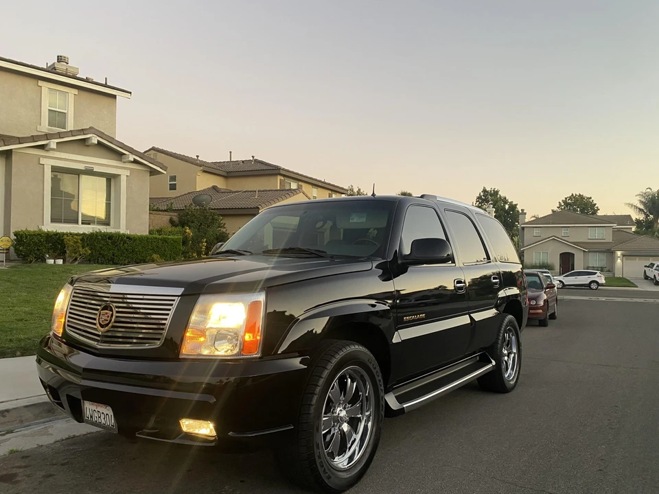 2002 Cadillac Escalade & EXT 2nd Gen - Image 2 of 31
