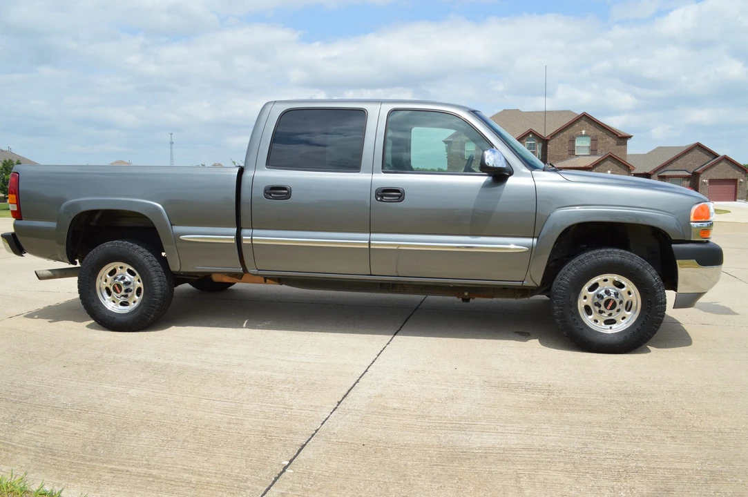 2002 GMC Sierra Heavy Duty 2nd Gen - Image 14 of 31