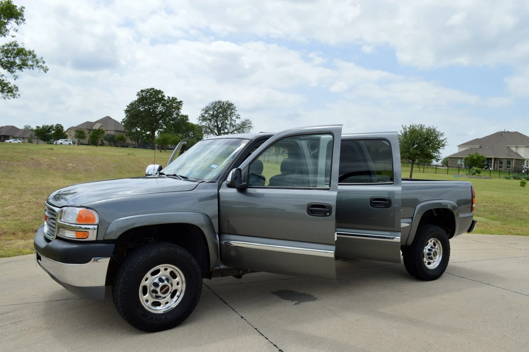 2002 GMC Sierra Heavy Duty 2nd Gen - Image 28 of 31