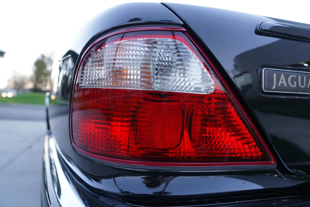 2002 Jaguar X308 XJR - Image 30 of 31