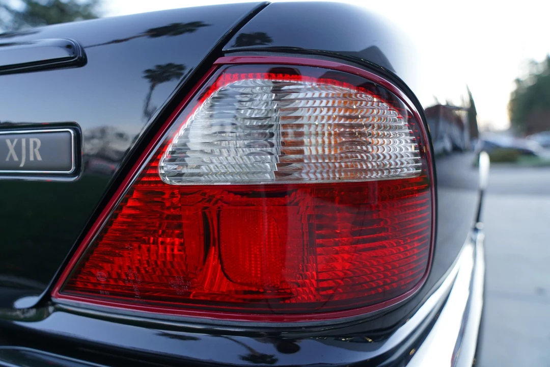 2002 Jaguar X308 XJR - Image 31 of 31