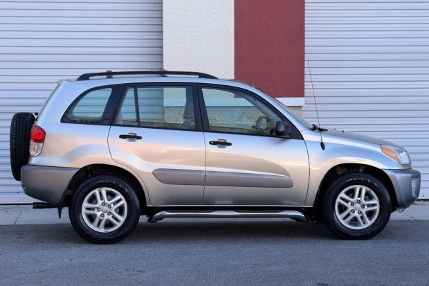 2002 Toyota RAV4 2nd Gen - Image 3 of 7