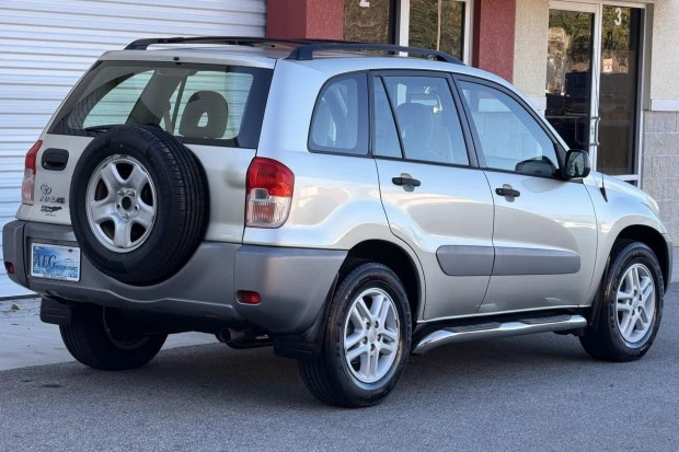 2002 Toyota RAV4 2nd Gen - Image 2 of 7