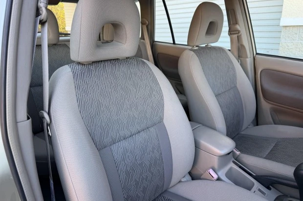 2002 Toyota RAV4 2nd Gen - Image 4 of 7