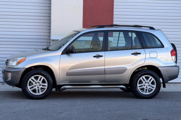 2002 Toyota RAV4 2nd Gen - Image 3 of 7