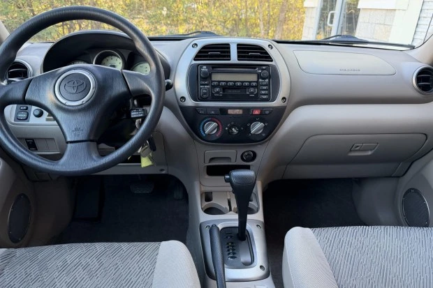 2002 Toyota RAV4 2nd Gen - Image 5 of 7