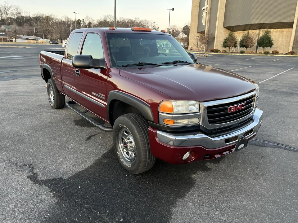 2003 GMC Sierra Heavy Duty 2nd Gen - Image 2 of 31