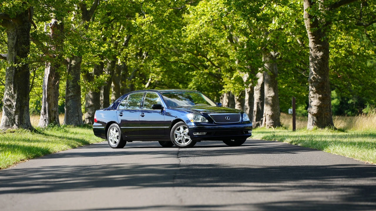 2004 Lexus LS 3rd Gen - Image 6 of 31