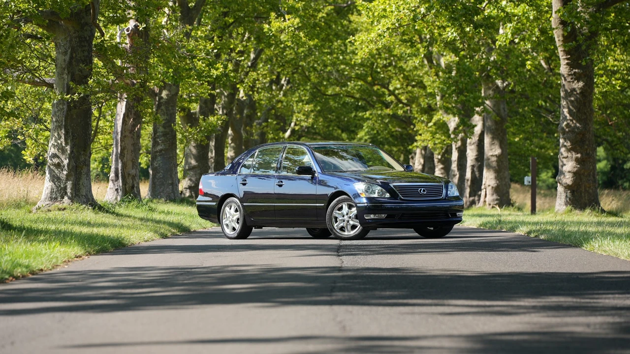 2004 Lexus LS 3rd Gen - Image 7 of 31