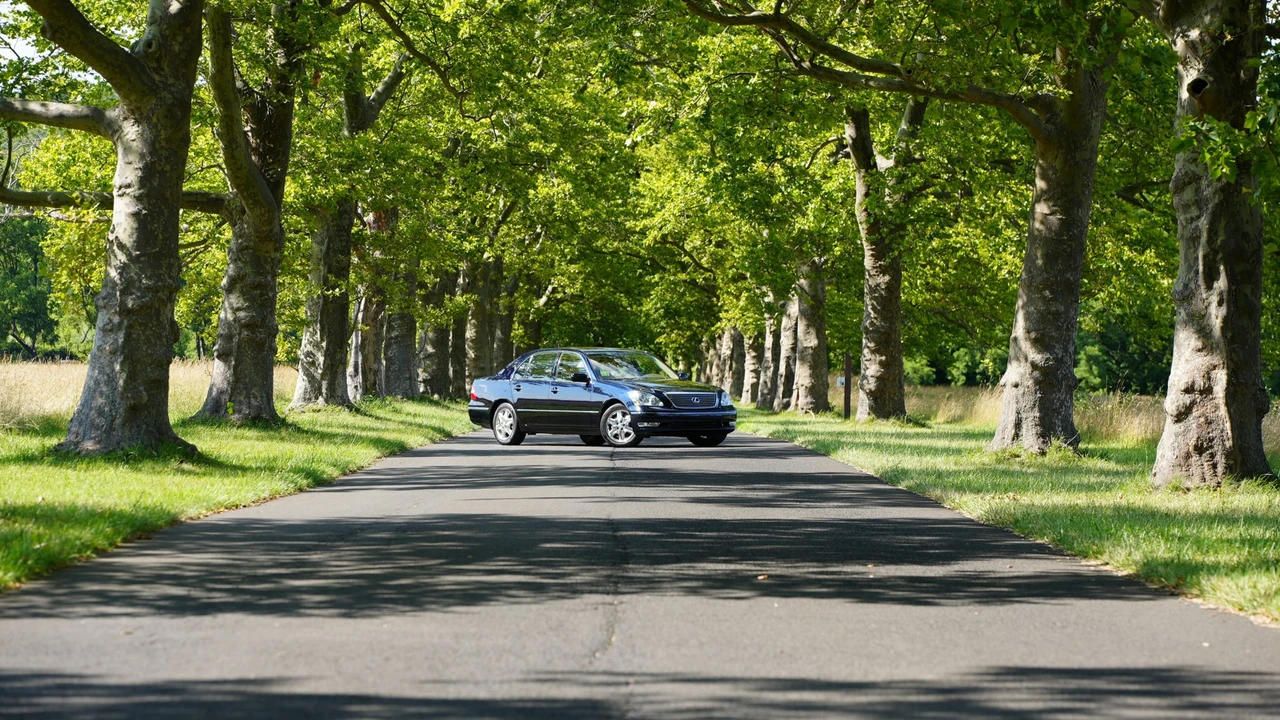 2004 Lexus LS 3rd Gen - Image 2 of 31
