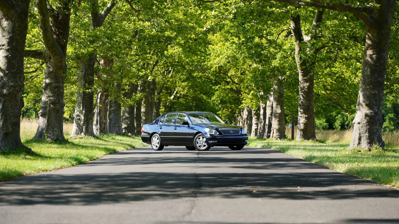 2004 Lexus LS 3rd Gen - Image 3 of 31