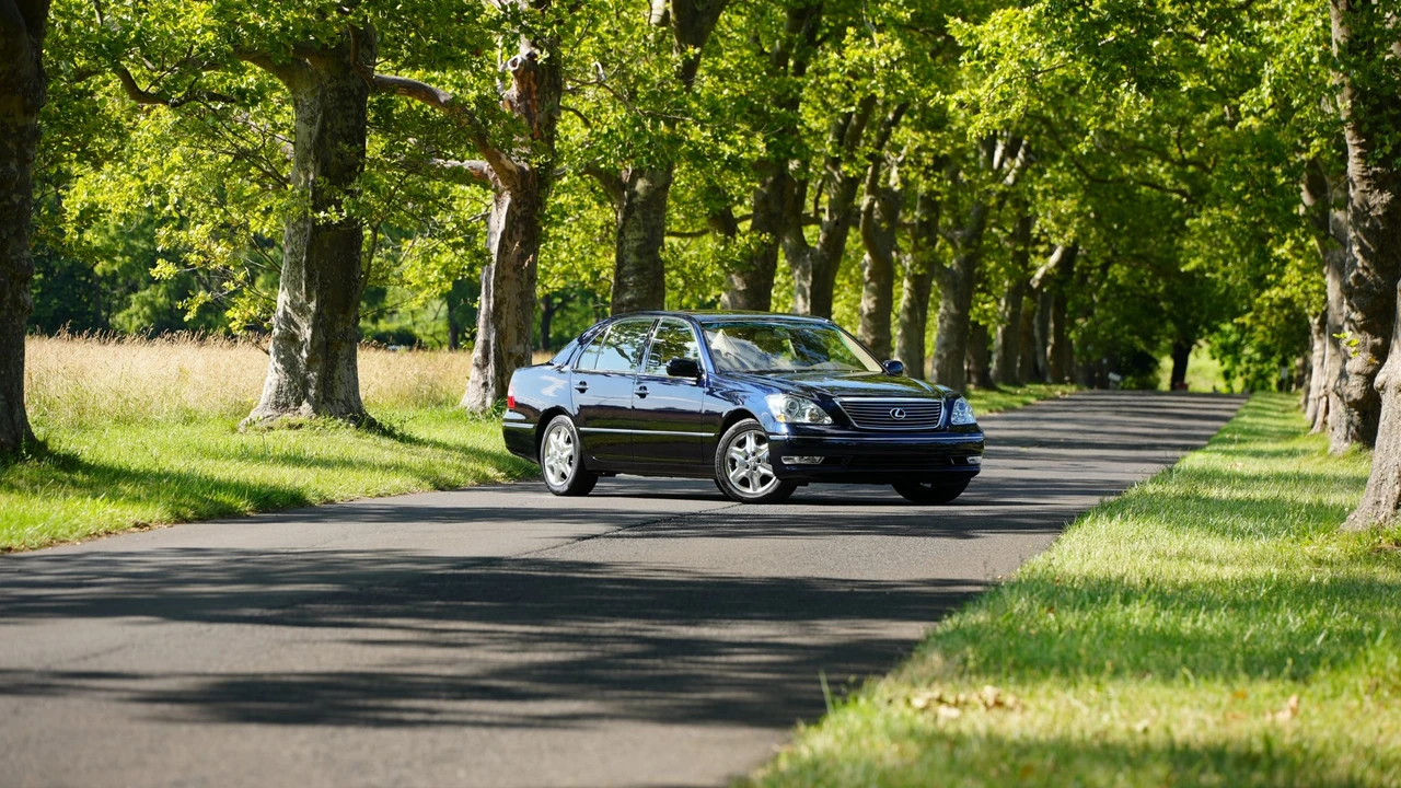 2004 Lexus LS 3rd Gen - Image 4 of 31