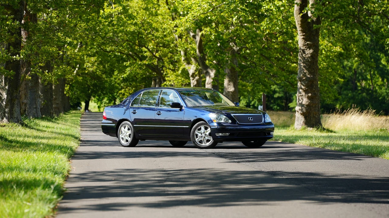2004 Lexus LS 3rd Gen - Image 8 of 31