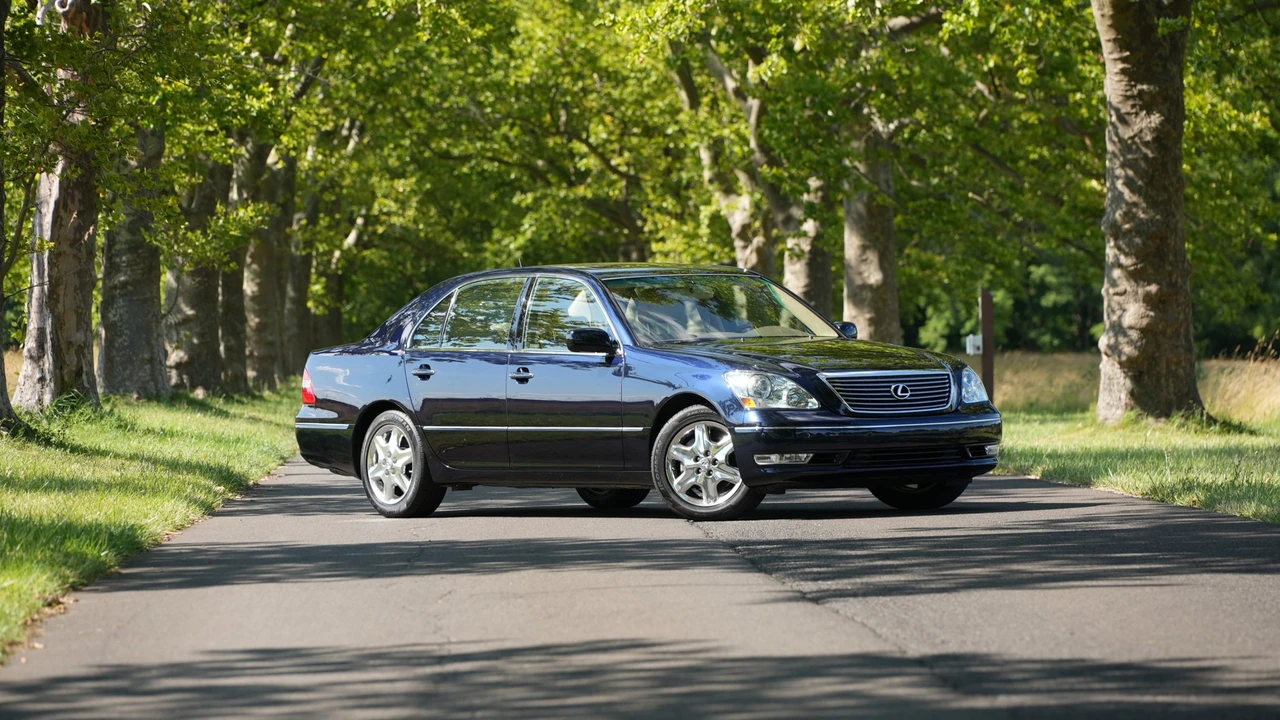 2004 Lexus LS 3rd Gen - Image 9 of 31