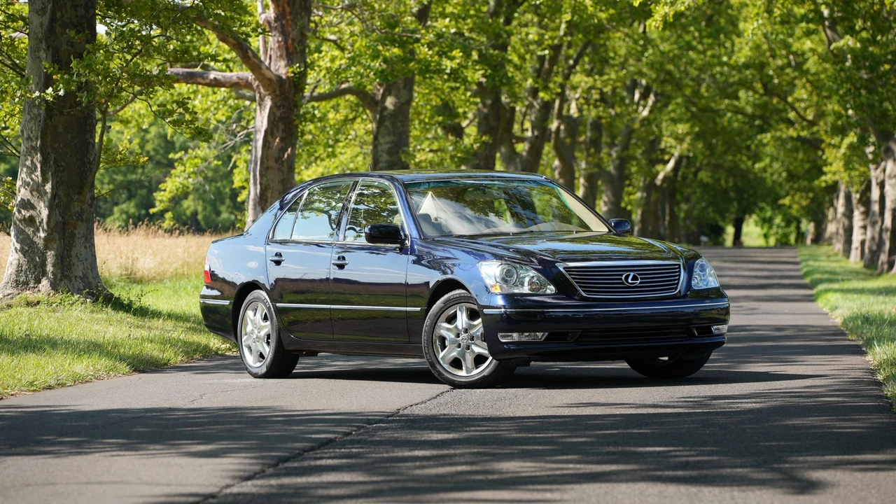 2004 Lexus LS 3rd Gen - Image 10 of 31