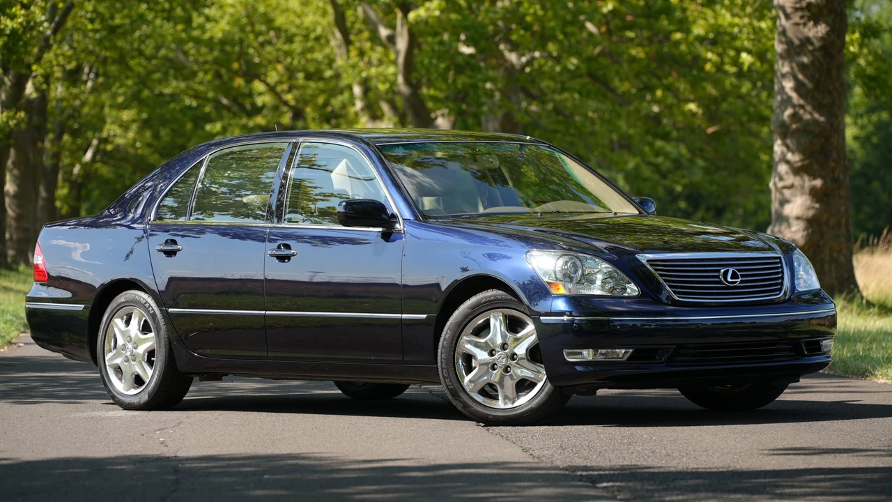 2004 Lexus LS 3rd Gen - Image 11 of 31