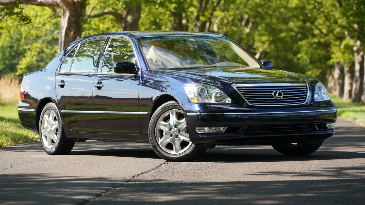 2004 Lexus LS 3rd Gen - Image 12 of 31