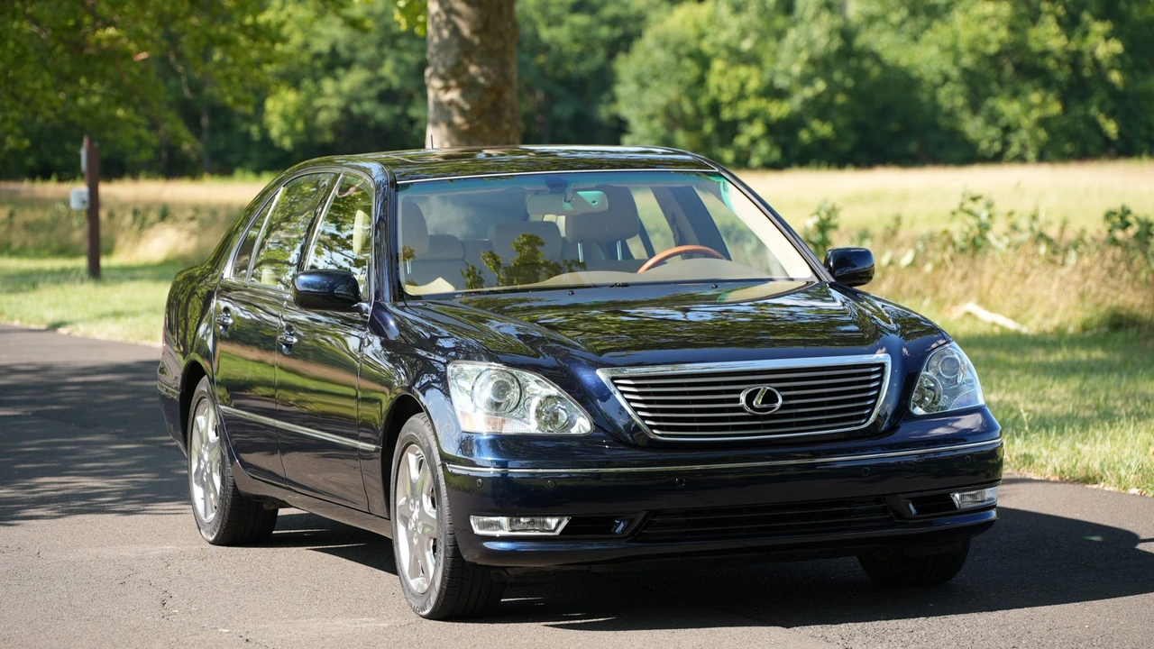 2004 Lexus LS 3rd Gen - Image 14 of 31