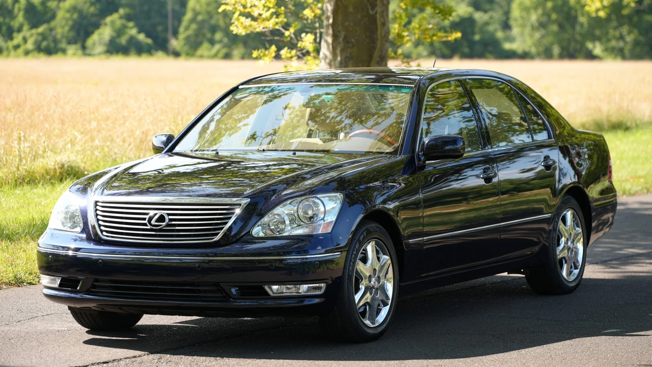 2004 Lexus LS 3rd Gen - Image 21 of 31