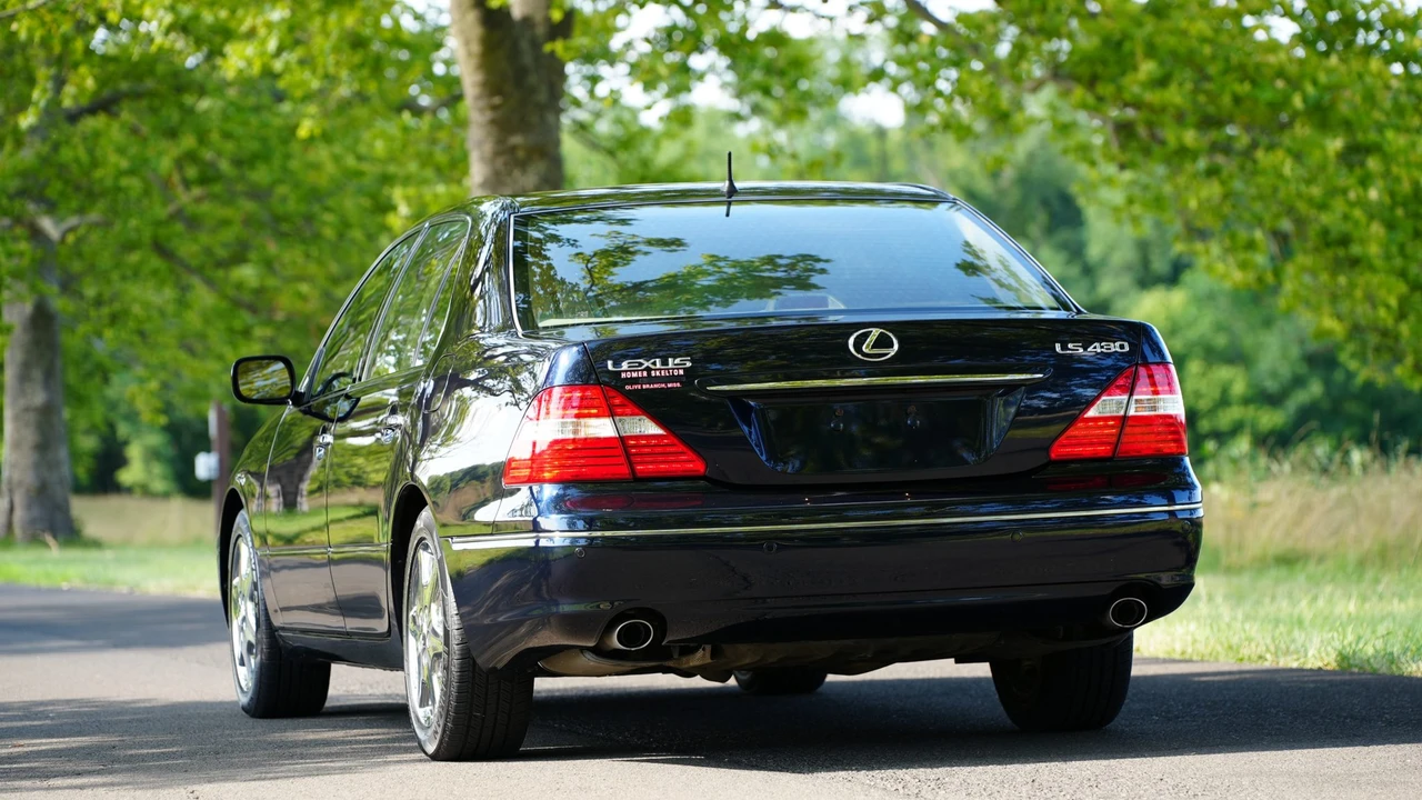 2004 Lexus LS 3rd Gen - Image 24 of 31