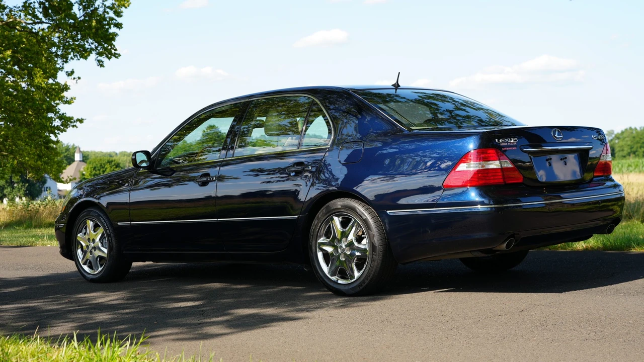 2004 Lexus LS 3rd Gen - Image 22 of 31