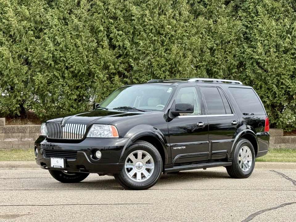 2004 Lincoln Navigator 2nd Gen - Image 2 of 31