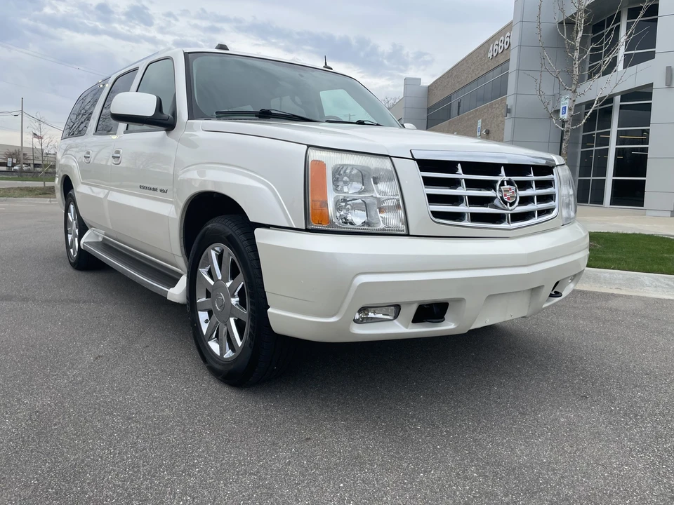 2005 Cadillac Escalade & EXT 2nd Gen - Image 10 of 31