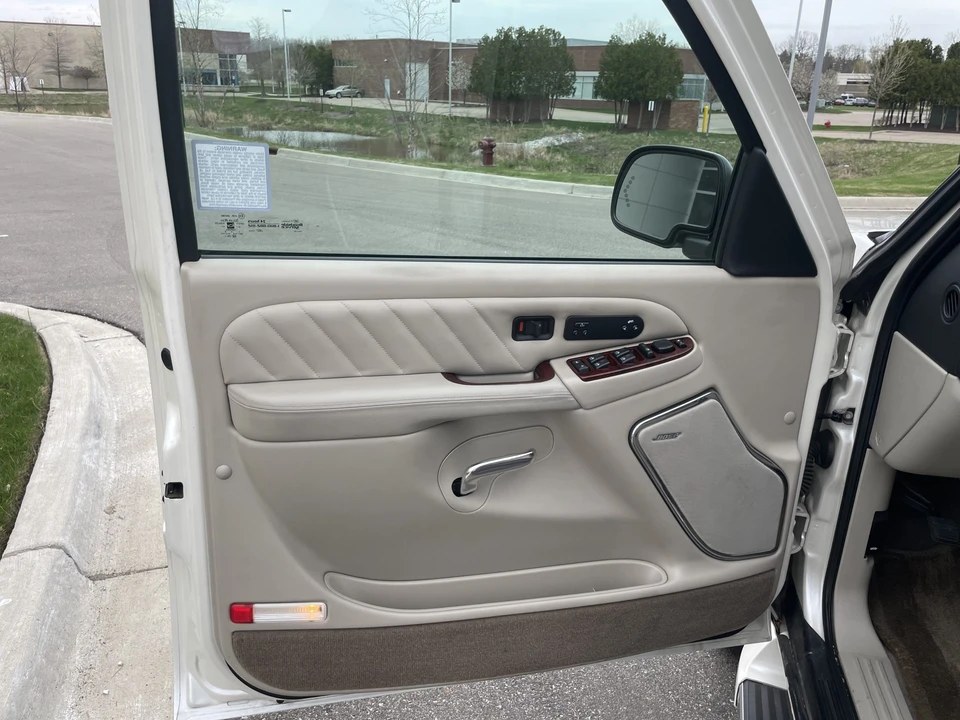 2005 Cadillac Escalade & EXT 2nd Gen - Image 28 of 31