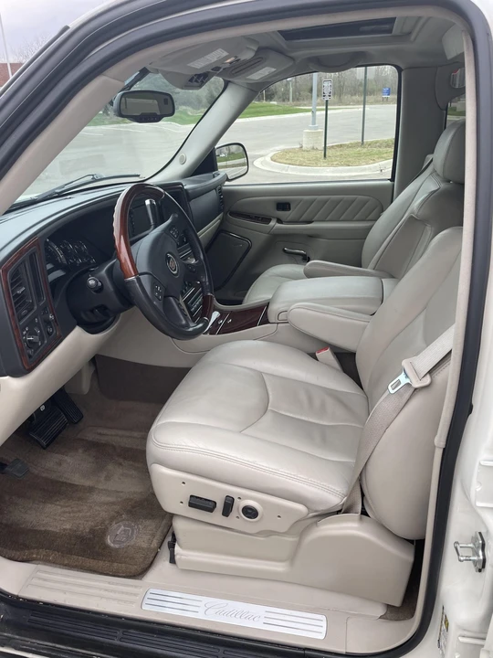 2005 Cadillac Escalade & EXT 2nd Gen - Image 29 of 31