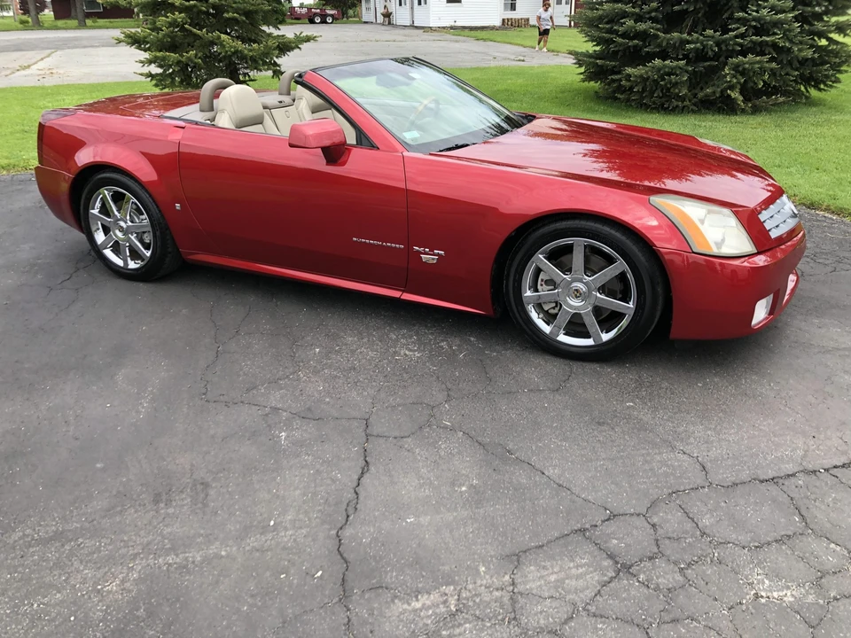 2005 Cadillac XLR - Image 13 of 31