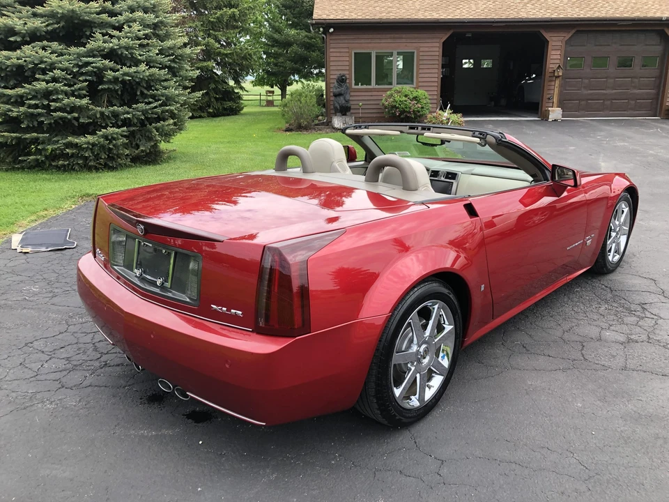 2005 Cadillac XLR - Image 11 of 31