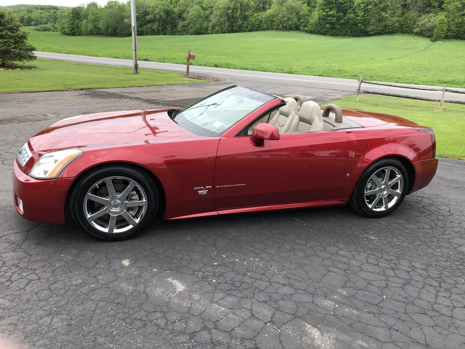 2005 Cadillac XLR - Image 5 of 31