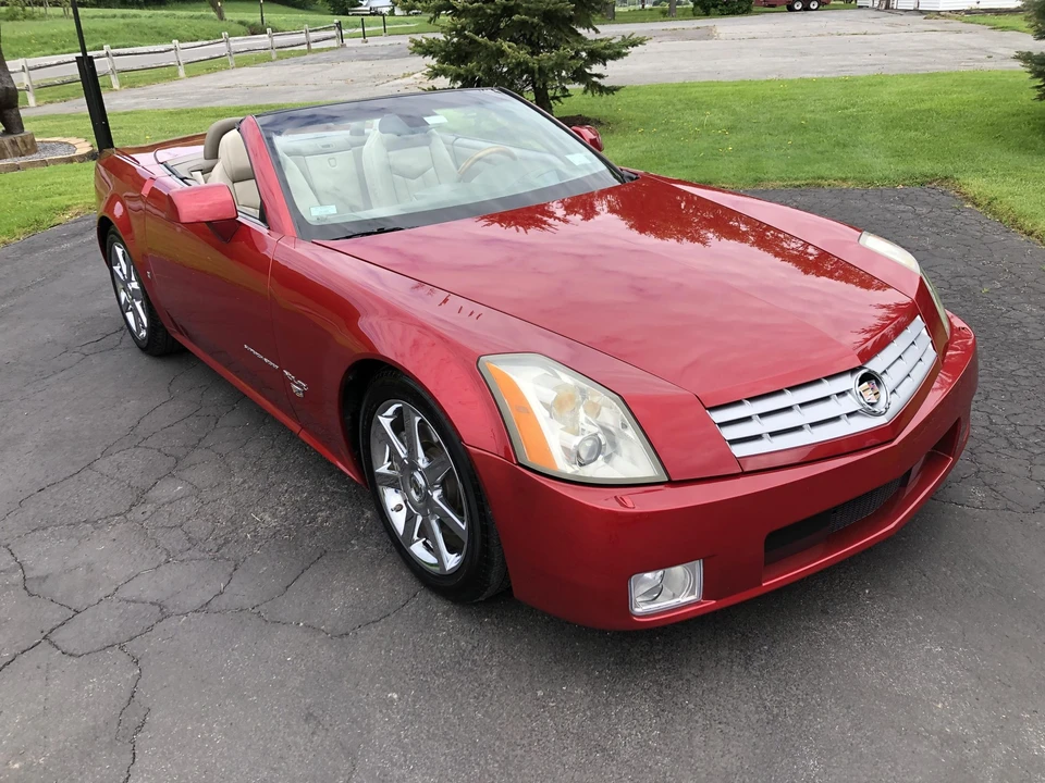 2005 Cadillac XLR - Image 14 of 31