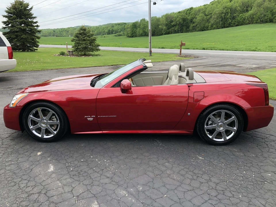 2005 Cadillac XLR - Image 6 of 31