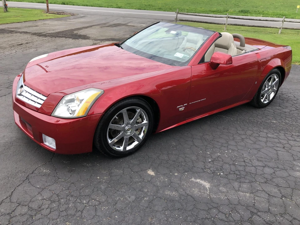 2005 Cadillac XLR - Image 4 of 31